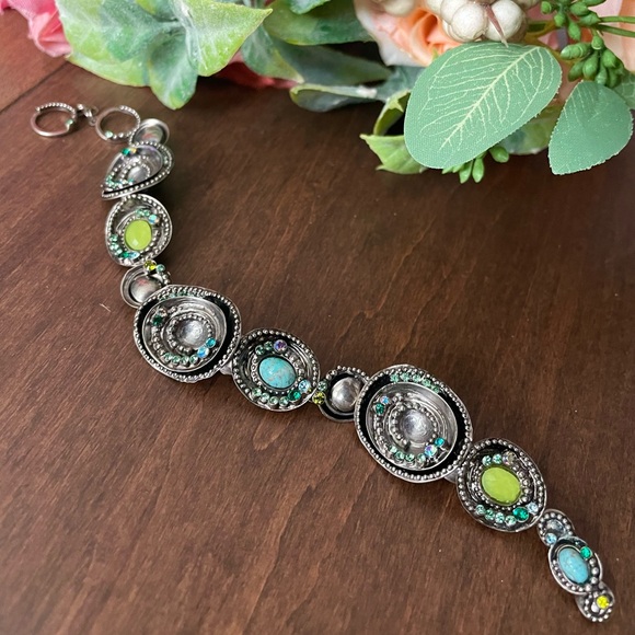 Artistic Sorrelli Vintage Handcrafted Bracelet - Picture 4 of 17